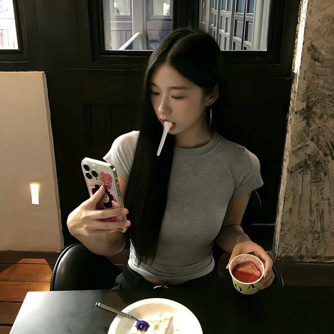 倒挂的爱丽丝